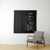 Zonne-eclips 2024 kijkfeest aangepaste locatie wandkleed (In Situ (horizontaal))