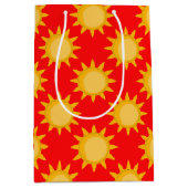 Zonne Zon Patroonontwerp Op Rood Medium Cadeauzakje (Voorkant)