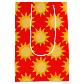 Zonne Zon Patroonontwerp Op Rood Medium Cadeauzakje (Achterkant)