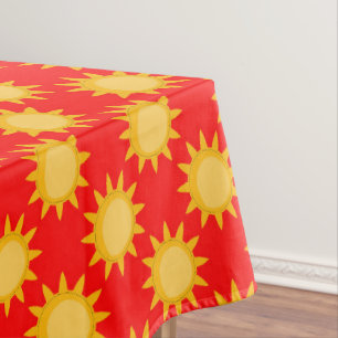 Zonne Zon Patroonontwerp Op Rood Tafelkleed