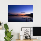 Zonnebakken boven het Wabamun-meer met gras Poster (Thuiskantoor)