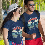 Zonnebakpalmboom voor gezinshereniging t-shirt<br><div class="desc">Cute matching zomereunion strand vakantion t-shirts for dad and grandpa to draag on a eiland cruise or tropical seaway trip. Kenmerkt prachtige palmbomen voor een  oceaanzonsondergang. Perfecte aangepaste t - shirts voor alle mannen in een groep die moeten worden aangepast. Pas aan met de naam of het jaar.</div>