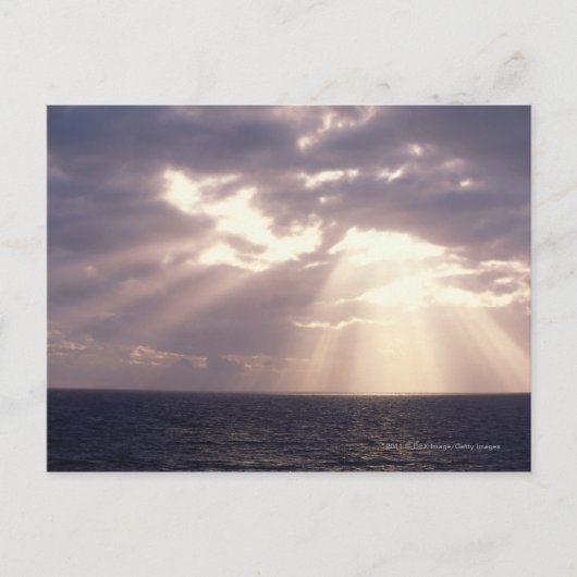 Zonnebeelden door wolken over de oceaan briefkaart (Voorkant)