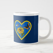 Zonnebloem Boterfly Blue Yellow Heart op de marine Grote Koffiekop (Rechts)