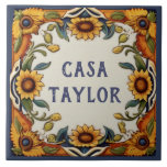 Zonnebloem Custom House Name Bord Sign Tegeltje<br><div class="desc">"Custom House Name bord",  "Personalized House Name Plaque",  "Personal Customized Text Sign",  "Sunflower Casa Ceramic tegel",  "Mediterranean Floral Sunflower",  " Green Gold Yellow Flowers",  "Traditional Summer Vacation Flowers",  "Last Family Name",  "European Holiday Home Signage",  "Decorative Rustic Country natuur"</div>