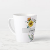 Zonnebloem Daisy Painted Floral Monogram Naam Latte Mok (Linkerhoek)