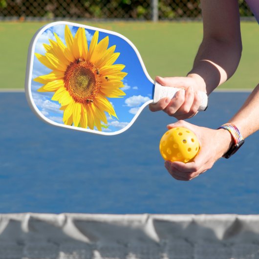 Zonnebloem en bijen op Blue Sky Pickleball Paddle (Insitu)