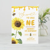 Zonnebloem en bijen zoet om één eerste verjaardag  kaart (Staand voorkant)