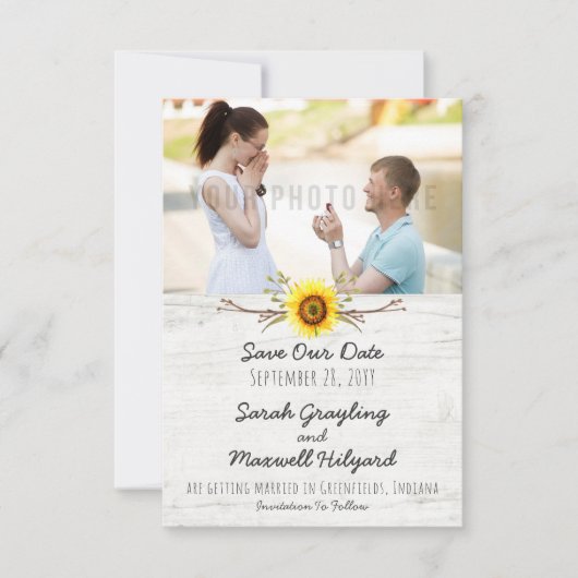 Zonnebloem en Boerderij met bijtende houten bruilo Save The Date (Voorkant)