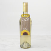 Zonnebloem en Hout Look Trouwtafel Nummer Wijn Flessenhanger (Op fles)
