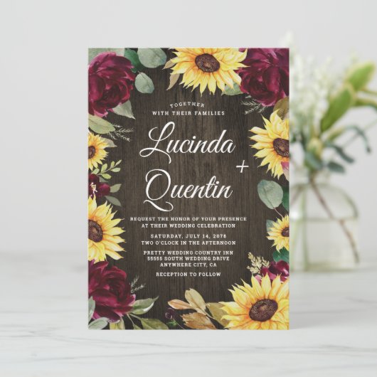 Zonnebloem en rode rozen Rustic Barn Wood Weddensc Kaart (Staand voorkant)