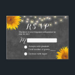 Zonnebloem- en strijkkleurlichten Chalkboard Weddi RSVP Kaartje<br><div class="desc">Zonnebloem en strijklampje Chalkboard Wedding RSVP Aankondiging.</div>