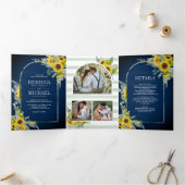 Zonnebloem Eucalyptus Arch Navy Blue Wood Weddensc Drieluik Uitnodiging (Binnen)