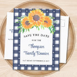 Zonnebloem familie reünie Save the date Aankondigingskaart<br><div class="desc">Plan je een familiereünie? Laat je familie de reüniedatum weten met deze charmante Save The Date-briefkaarten. Ze zijn versierd met waterverf zonnebloemen en gebladerte op een blauwe achtergrond. Gemakkelijk aan te passen. Originele Waterverf © Michele Davies.</div>