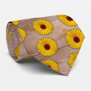 Zonnebloem goudsbloem op rustieke houten planken stropdas