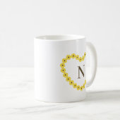 Zonnebloem Hartkrans Gepersonaliseerd Monogram Koffiemok (Voorkant rechts)