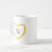 Zonnebloem Hartkrans Gepersonaliseerd Monogram Koffiemok (Voorkant links)