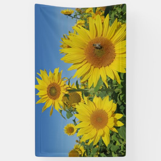 zonnebloem in blauwe hemel kleurrijke zomer bloese spandoek (Verticaal)