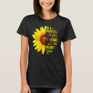 Zonnebloem in een wereld vol oma zijn een oma t-shirt