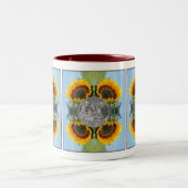 Zonnebloem in zonneschijn Creëer Uw eigen foto Tweekleurige Koffiemok (Center)