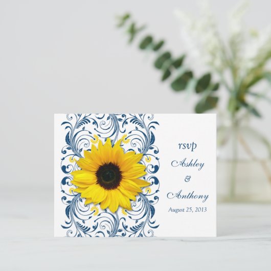 Zonnebloem Marine Blauw Wit Bloemen Huwelijk RSVP Uitnodiging Briefkaart (Staand voorkant)