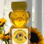 Zonnebloem met Bee mini Honey Beer Geel Label<br><div class="desc">Een vierkant geel label met  zonnebloempitatie en realistische bij. Het woord "honing" is geschreven in een decoratief bruin lettertype. De 1, 5 inch x 1, 5 inch ziet er mooi uit op 8 & 12 oz honing beer.</div>