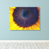 Zonnebloem met Blauw Centrum Close-up Canvas Art (Insitu (Houten vloer))