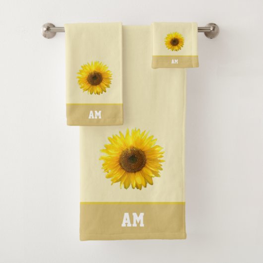Zonnebloem & Monogram op Licht Beige Bad Handdoek (Insitu)
