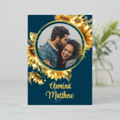 Zonnebloem Navy Blauwe Foto Bruiloft Goud Folie Uitnodiging (Staand Voorkant)