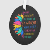 Zonnebloem onderschat nooit de kracht van oma ornament (voorkant)