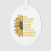 Zonnebloem onderschat nooit de kracht van oma ornament (voorkant)