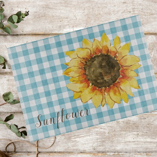 Zonnebloem op blauwe geruite stof snijplank