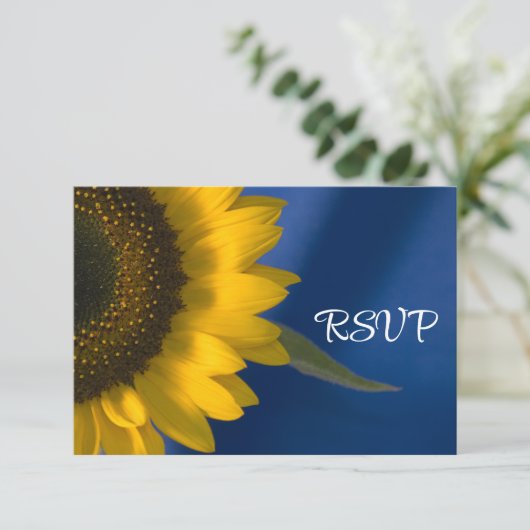Zonnebloem op Blue Wedding RSVP Kaartje (Staand voorkant)