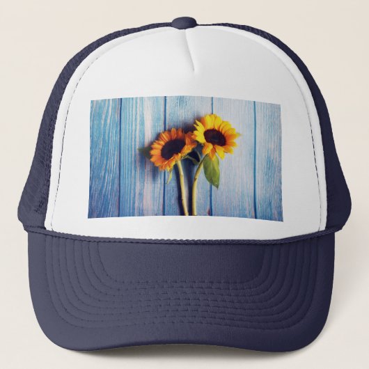 Zonnebloem op Blue Wood Wall Trucker Pet (Voorkant)