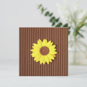 Zonnebloem op "Nep gestructureerd papier" uitnodig Kaart (Staand voorkant)