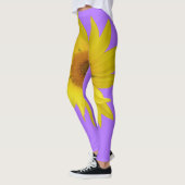 Zonnebloem op paarse leggings (Links)