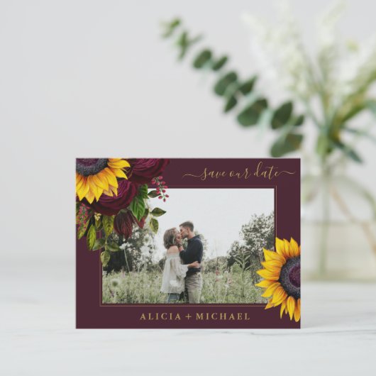 Zonnebloem rozen, bijtend script, op datum bruilof aankondigingskaart (Staand voorkant)