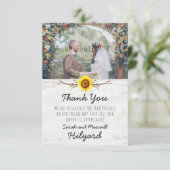 Zonnebloem & Rustiek Hout Boerderij Bruiloft Dank  Bedankkaart (Staand voorkant)