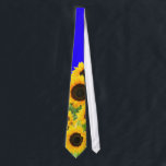 Zonnebloem Stropdas Oekraïense vlag Steun Oekraïne<br><div class="desc">Zonnebloem Stropdassen Vrijheid Steun Oekraïne Vrede Oekraïense Vlag Stropdas - Onafhankelijkheid Samen - ! Laten we van de wereld een betere plek maken - iedereen samen ! Een betere wereld begint - hangt ervan af - heeft U ook ! nodig U kunt overstappen naar 1000 Zazzle producten. Formaat wijzigen en...</div>