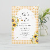 Zonnebloem Yellow Gingham Bride to Bee Bridal Kaart (Staand voorkant)