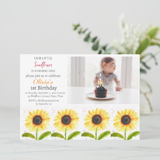 Zonnebloemen 1e Verjaardag Meisje Foto Floral Kaart (Staand voorkant)