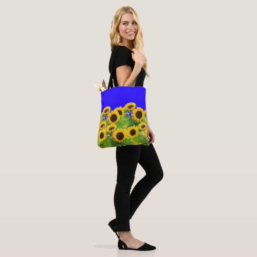 Zonnebloemen Canvas tas Oekraïense vlag kleuren Fr (Op model)