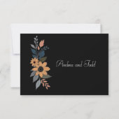 Zonnebloemen contrasteren zwarte bruiloft RSVP kaartje (Achterkant)