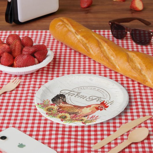 Zonnebloemen en boerderij van kippen, vers papieren bordje (Picknick)