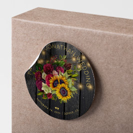Zonnebloemen en bordeaux rozen rustieke houten bru ronde sticker