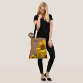 Zonnebloemen en Burlap Tote Bag (Op model)
