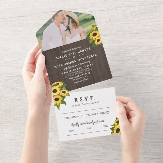 Zonnebloemen en hout Rustic Fotobruiloft All In One Uitnodiging (Afscheurbaar)