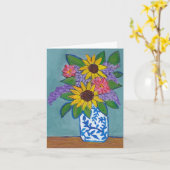 Zonnebloemen en likeuren in Blauw en Witte Vase Kaart (Gele Bloem)