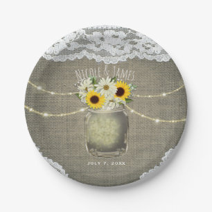 Zonnebloemen en madeliefjes in een met jute versie papieren bordje