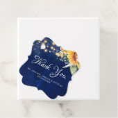 Zonnebloemen en madeliefjes rustieke marineblauwe  bedankjes labels (In situ)